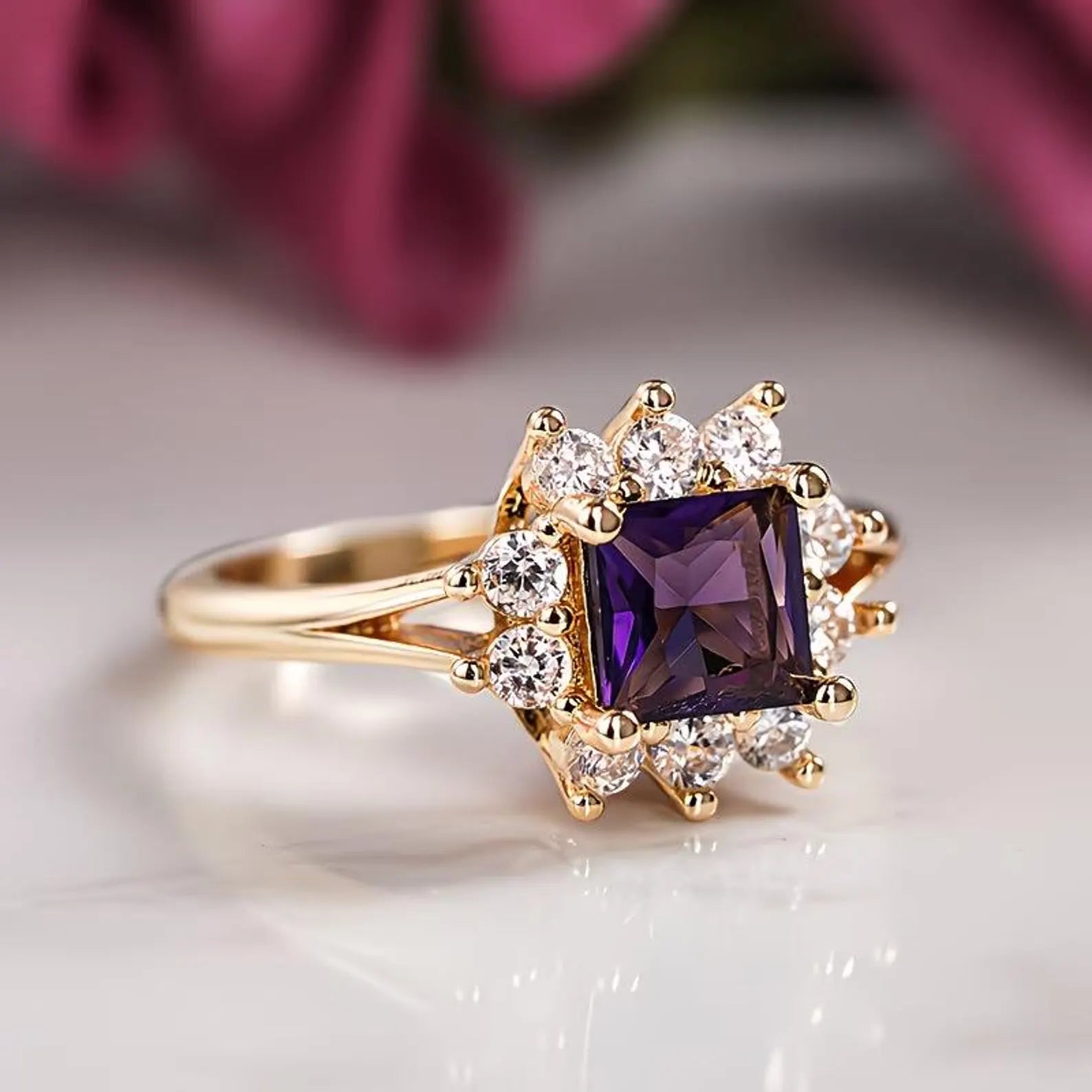 Koninklijke Halo Ring met Princess Geslepen Steen